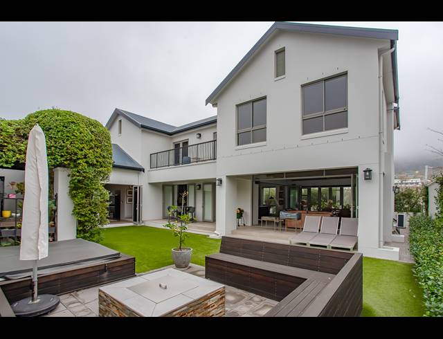 4 BEDROOM FREEHOLD FOR SALE IN LEMOENKLOOF